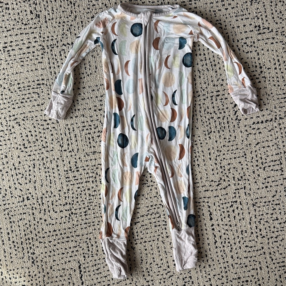 Little Sleepies moon zippy
